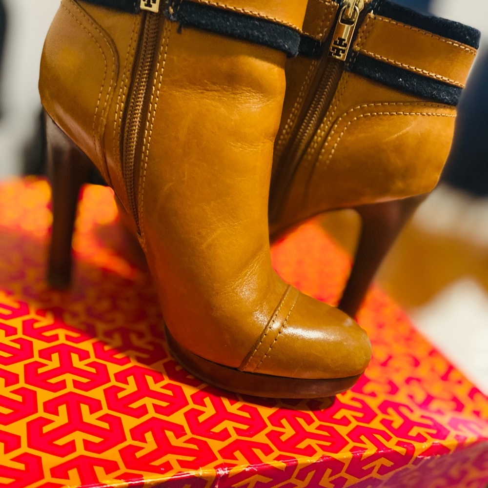 Tory Burch booties !!!